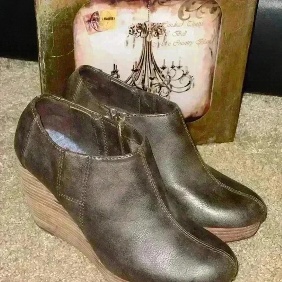 Brown booties - Picture 2 of 6